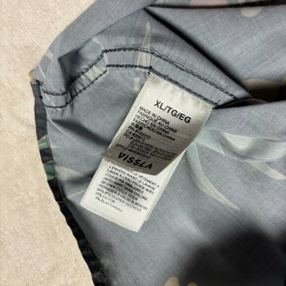 Vissla Mens Button Down Shirt Size X-Large Grey Floral Vacation Resortwear - Picture 11 of 15